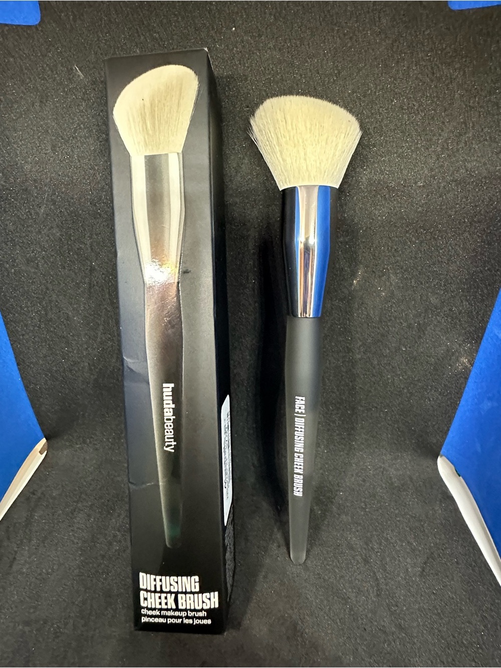 🆕 Huda Beauty diffusing cheek Brush ✨new unused in box✨